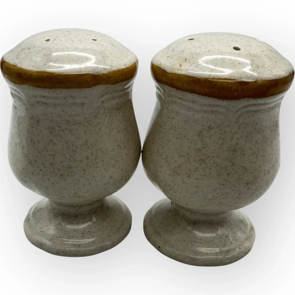 Vtg Japan‎ Blue Daisies Salt Pepper Shakers Speckled Footed gold rim
